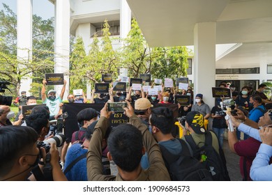 Nonthaburi, Thailand - February 1, 2021 : Protest By Bar Owners And Suppliers Against Unfair Alcohol Restriction