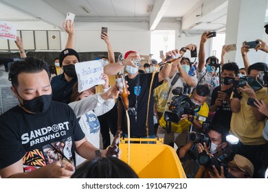 Nonthaburi, Thailand - February 1, 2021 : Protest By Bar Owners And Suppliers Against Unfair Alcohol Restriction