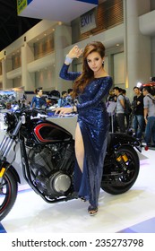 Nonthaburi, Thailand - November 28, 2014: Unidentified model  with YAMAHA pose in the 31th  Thailand International Motor Expo on November 28, 2014 in Nonthaburi, Thailand.
