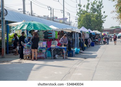 NONTHABURI, THAILAND-11 2016 Floating Market Wat Sai Yai. NONTHABURI, THAILAND