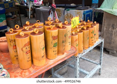 NONTHABURI, THAILAND-17 2016 Floating Market Wat Sai Yai.
NONTHABURI, THAILAND