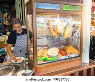 NONTHABURI, THAILAND-17 2016 Floating Market Wat Sai Yai.
NONTHABURI, THAILAND