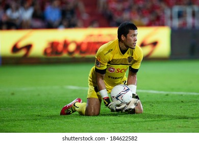 NONTHABURI THAILAND-March 26:Kawin Thamsatchanan Of SCG MTUTD Utd. In Action During Thai Premier League Between Ratchaburi Fc And SCG Muangthong Utd.at SCG Stadium On Mar 26,2014 In Thailand  