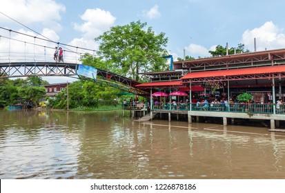 Nonthaburi, Thailand-November 11, 2018: Sainoi Floating Market Near Wat Sai Yai