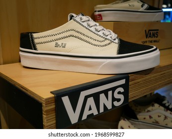 vans hamilton mall