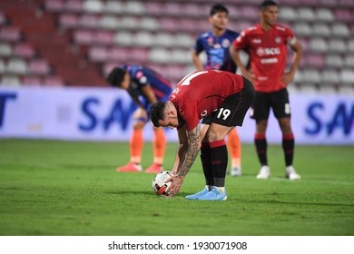 Nonthaburi-thailand-23feb2021:Pop Willian #19 Player Of Scg Muangthong In Action During Thaileague Between Scg Muangthong Against Port Fc At Scg Stadium,thailand