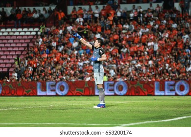 NONTHABURI,THAILAND-June 2 : Kawin Thamsatchanan GoalKeeper Of MTUTD During The Game Between SCG Muangthong United And Chiangrai United At SCG Stadium On June 2, 2017 In,Thailand.