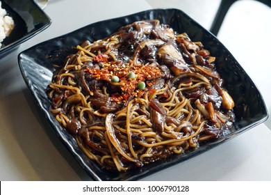 845 Noodles black soybean sauce Images, Stock Photos & Vectors ...