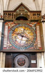 Münster, Nordrhein-Westfalen-Germany - 01-04-2021: The Astronomical Clock In The St.Paulus Cathedral In Münster Which Was Built In The Middle Ages And From Which You Can Read The Time 