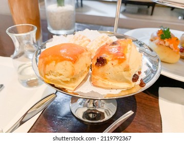 Normal Scone And Raisin Scone In Restaurant