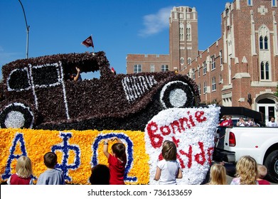 NORMAN, OKLAHOMA - OCTOBER 13 2007: Alpha Phi Omega Float Marches On Street In Homecoming Event