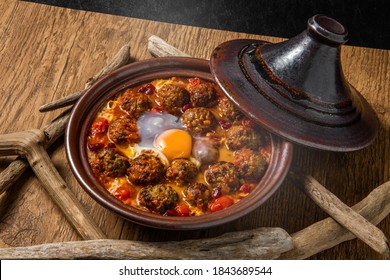 الطبخ المغربي الطحين المغربي North-african-clay-pot-dishestagine-260nw-1843689544
