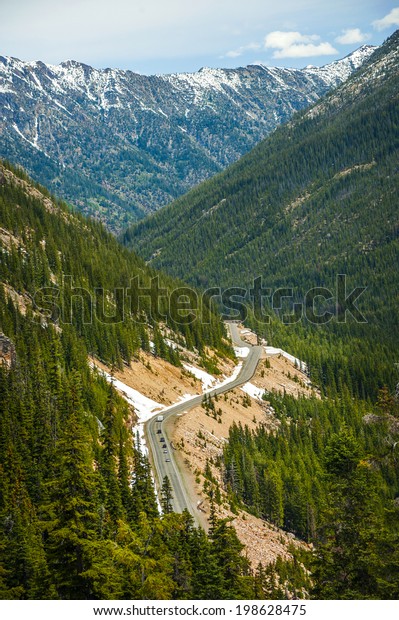 North Cascades
Highway. The North Cascades Highway, also known as Highway 20,
travels along a stretch called Rainy Pass through evergreen forests
and dramatic mountain
peaks.