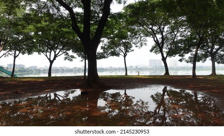 North Jakarta, Indonesia - April, 12, 2022: Pluit Reservoir Park Is Located In The Penjaringan Sub-district Covering An Area Of ​​10 Hectares.