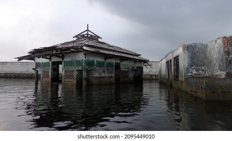 North Jakarta, Indonesia - Dec, 23, 2021: Wal Adhuna Mosque In North Jakarta Due To Global Warming Experienced A Decrease In Land And Sea Level Rise.