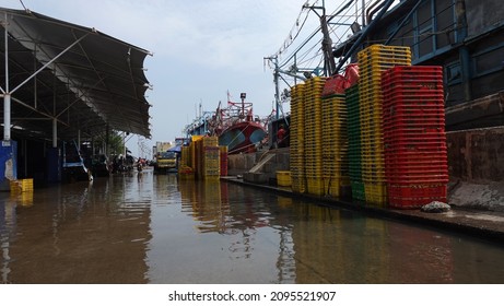 North Jakarta, Indonesia - Dec 23, 2021: Sea Level Rises On The Coast Of North Jakarta.