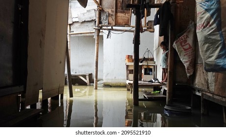 North Jakarta, Indonesia - Dec 23, 2021: Sea Level Rises On The Coast Of North Jakarta.