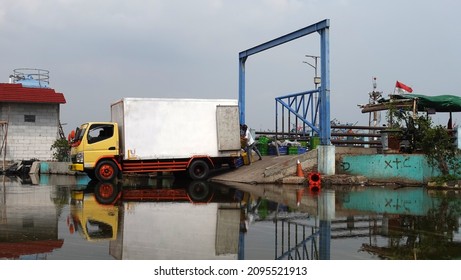 North Jakarta, Indonesia - Dec 23, 2021: Sea Level Rises On The Coast Of North Jakarta.