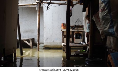 North Jakarta, Indonesia - Dec 23, 2021: Sea Level Rises On The Coast Of North Jakarta.