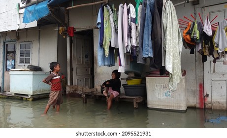 North Jakarta, Indonesia - Dec 23, 2021: Sea Level Rises On The Coast Of North Jakarta.