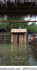 North Jakarta, Indonesia - Dec 23, 2021: Sea Level Rises On The Coast Of North Jakarta.