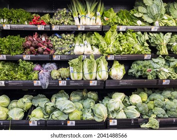 NORTH PORT, FLORIDA - SEPTEMBER 14, 2021: Fresh Vegetable Selection In Produce Aisle At Grocery Store Supermarket.