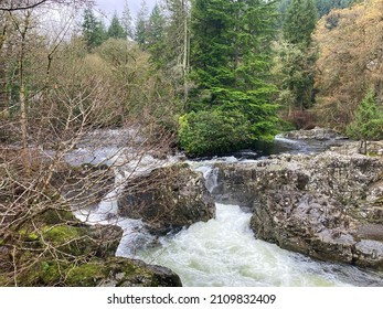 North Wales Stock Photos, Snowdonia National Park, Betws Y Coed, North Wales, Swift River Swirling Around Large Rocks With Woodland In The Background. 