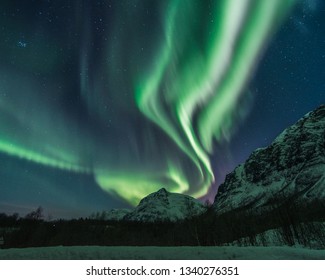 Northern Lights Dancing Stock Photo 1340276351 | Shutterstock