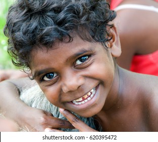 åndelig klart seng Aboriginal Kids Images, Stock Photos & Vectors | Shutterstock