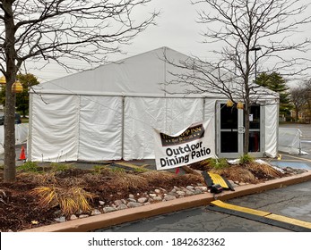 Northfield, IL/USA - October 27 2020: Outdoor Dining Patio In The Parking Lot Of The Happ Inn Restaurant. A Surge In Coronavirus Cases Has Led To Restrictions On Indoor Dining In Cook County.