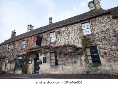 Northleach, Gloucestershire, UK 11 24 2020, A Local Pub Called The Wheatsheaf In In Northleach, Gloucester, England