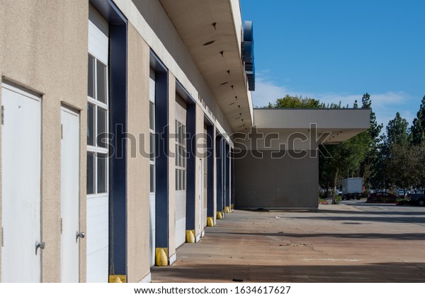 Northridge, California /
USA -  February 3, 2020: The vacant Sears Auto Center facility at
at 1000 Northridge Fashion Ctr. will be the site of the Porto's
Bakery in
Northridge.