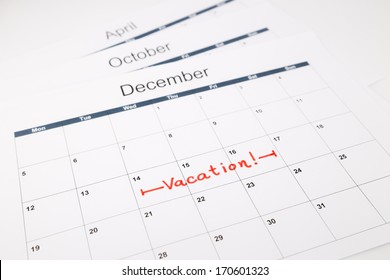 note dates of vacation planning on calendar