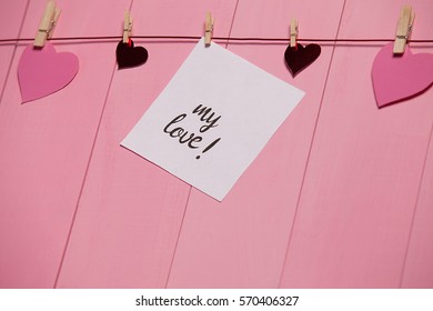Note with decor on the pink table