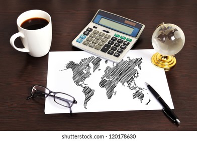 Note map world on table businessman