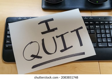 Note on a keyboard with the text I QUIT. Great resignation concept