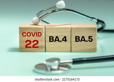 note on wooden blocks Covid 22 and NA.4 and BA.5. Scientific symbols of the coronavirus evolved from the omicron. The concept of the spread of new mutations of the virus in 2022
