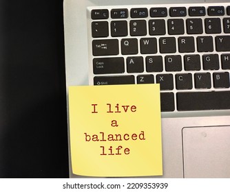 Note Stick On Laptop Keyboard With Text Written I LIVE A BALANCED LIFE, Positive Mantra Affirmation To Remind Oneself That Living Well-balanced Life Is Crucial For Healthy, Happy And Well-being Life