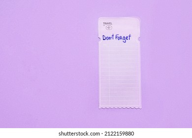 Note with text DON'T FORGET on violet background