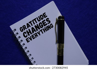 Notebook with gratitude changes everything message and pen