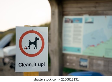 Notice Sign For Dog Owners To Clean Up Dog Poo Excrement After Fouling