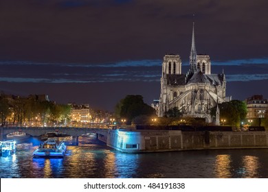 notre dame paris cathedral dome at night