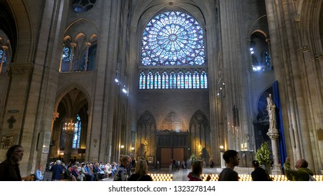 NOTRE DAME, PARIS, FRANCE- SEPTEMBER 20, 2015: Wide Shot Of The Nave Of Notre Dame Cathedral, Pari