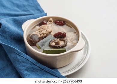 Sopa nutritiva y deliciosa de melón de invierno y costilla de cerdo