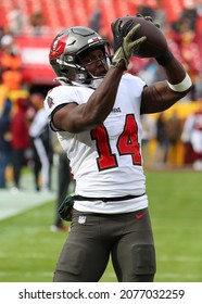 Nov 14, 2021; Landover, MD USA;  Tampa Bay Buccaneers Wide Receiver Chris Godwin (14) Catches A Pass Before An NFL Game At FedEx Field. (Steve Jacobson, Image Of Sport)