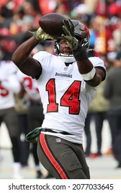 Nov 14, 2021; Landover, MD USA;  Tampa Bay Buccaneers Wide Receiver Chris Godwin (14) Catches A Pass Befpre An NFL Game At FedEx Field. (Steve Jacobson, Image Of Sport)