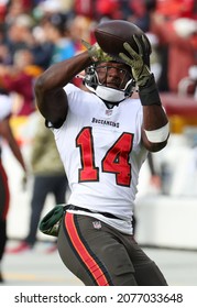 Nov 14, 2021; Landover, MD USA;  Tampa Bay Buccaneers Wide Receiver Chris Godwin (14) Catches A Pass Befpre An NFL Game At FedEx Field. (Steve Jacobson, Image Of Sport)