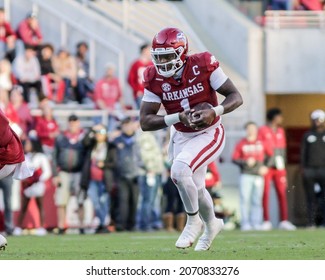 Nov 6, 2021:NCAA Football, Ark 31:28 Miss St - Arkansas Razorbacks QB KJ Jefferson (1) Keeps The Ball During The Game At Razorback Stadium, Fayetteville, AR.