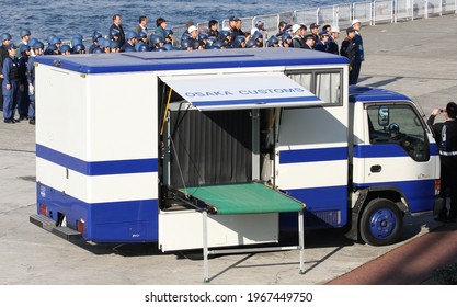 Nov.25,2009 , Osaka Japan(Terrorism Countermeasure Training Public Venue)
This Customs Vehicle Inspects Suspicious Objects With An In-vehicle X-ray Inspection Device.
