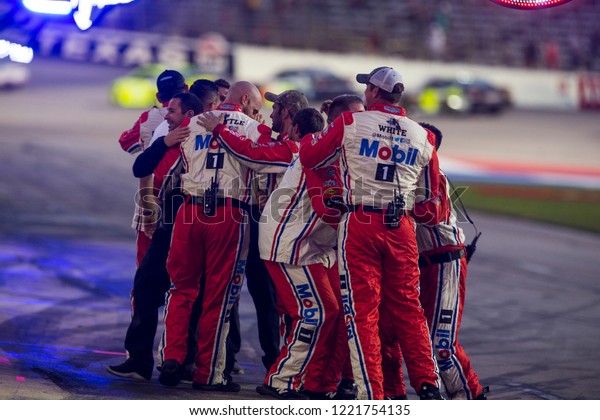 November 04, 2018 - Ft. Worth,\
Texas, USA: Kevin Harvick (4) takes the checkered flag and wins the\
AAA Texas 500 at Texas Motor Speedway in Ft. Worth,\
Texas.